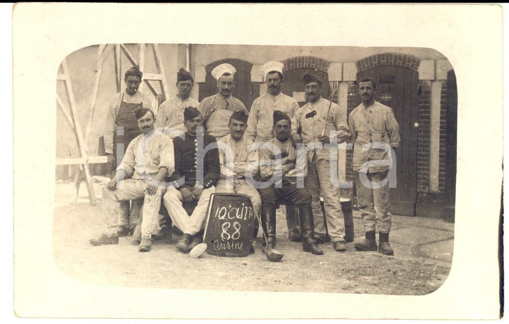 Fotografia d epoca originale 1915 ca WW1 FRANCE Soldati di fanteria con i mestoloni della cucina Foto 1