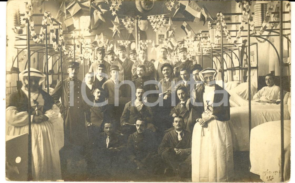 Fotografia d epoca originale 1912 VIENNE F Malati all ospedale militare addobbato a festa Foto RARA FP 1