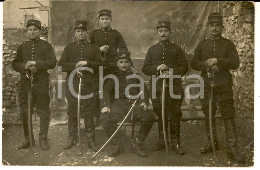 Fotografia d epoca originale 1910 NIMES FRANCE Militaires 38Ã¨me RI avec leurs sabres Photo carte postale 1