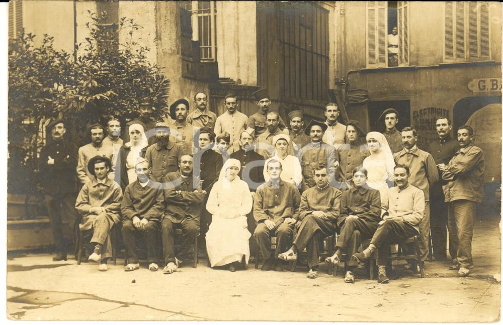 Fotografia d epoca originale 1915 WW1 FRANCIA Ospedale militare  Soldato WESSINGER con feriti e infermiere 1