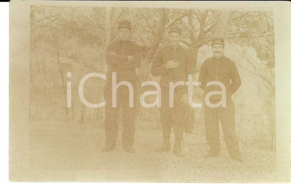Fotografia d epoca originale 1910 ca FRANCE Tre ufficiali di fanteria posano in un bosco Foto cartolina FP 1