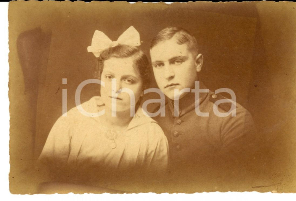 Fotografia d epoca originale 1917 DILLENBURG F MIlitare tedesco posa con la fidanzata Foto cartolina 1
