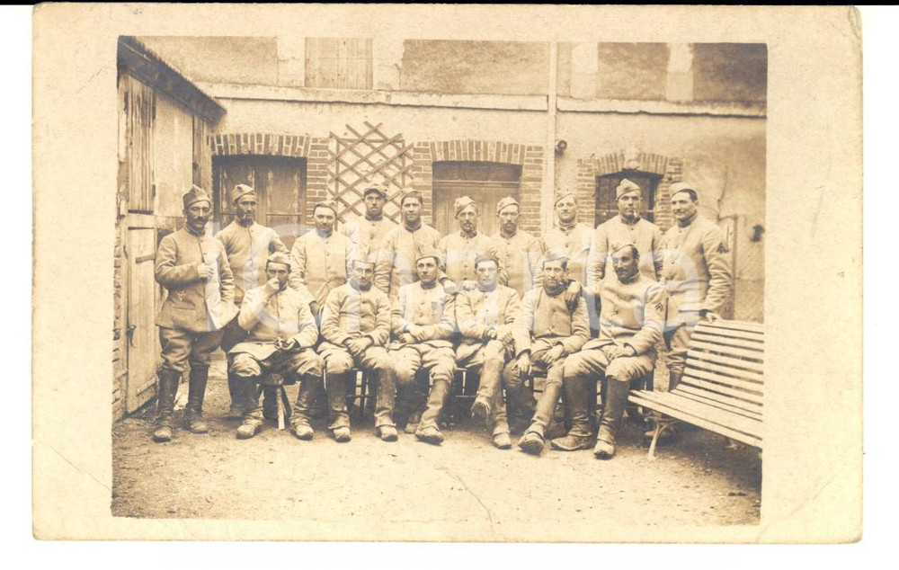 Fotografia d epoca originale 1917 WW1 FRANCIA Ufficiale Georges GARREAU posa con i commilitoni Foto FP 1