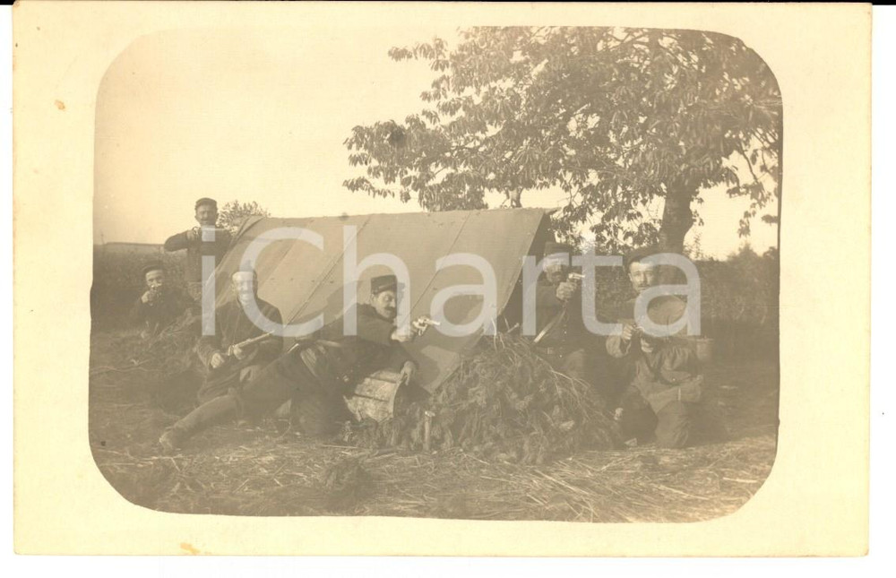 Fotografia d epoca originale 1915 FRANCE Louis RIMBAUD scherza con i commilitoni armi in pugno Foto FP 1