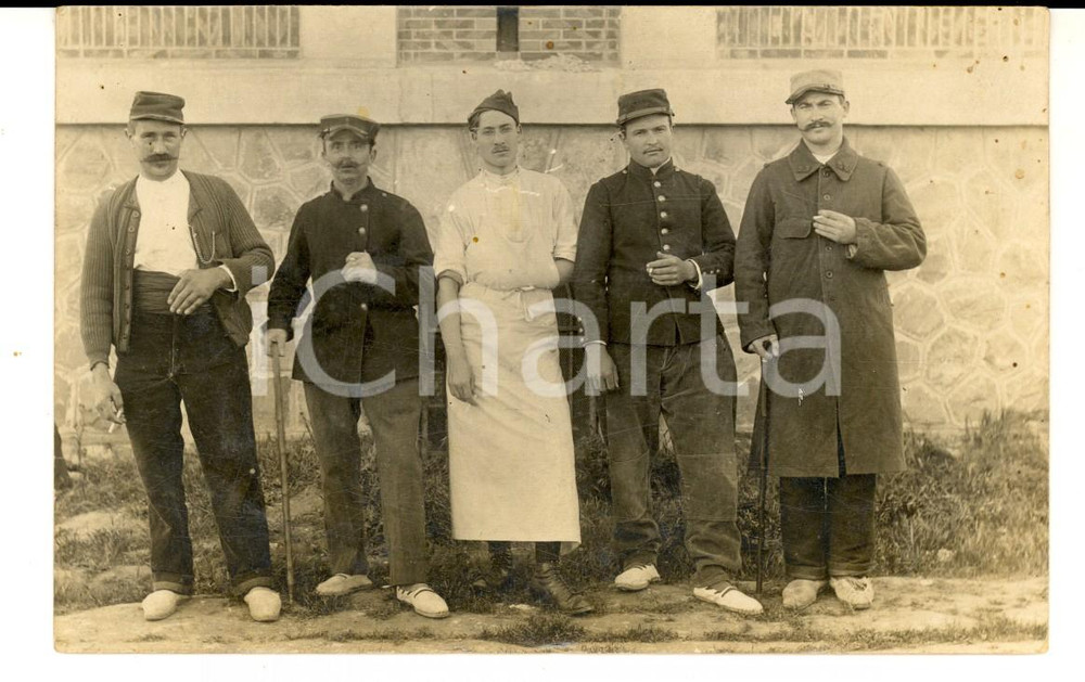 Fotografia d epoca originale 1915 ca WW1 FRANCIA Militari del 53Â° fanteria posano con il cuoco Foto FP 1
