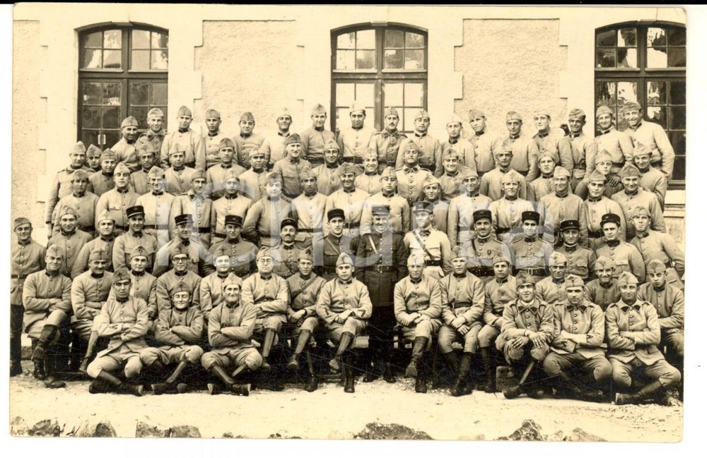 Fotografia d epoca originale 1915 ca WW1 FRANCIA Reparto di fanteria posa con i comandanti Foto FP 1