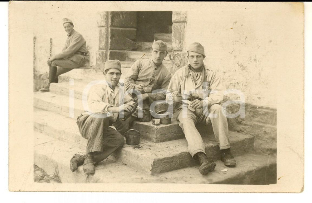 Fotografia d epoca originale 1915 ca WW1 FRANCE Jeunes soldats d  Infanterie pendant leur dÃ©jeuner Photo 1
