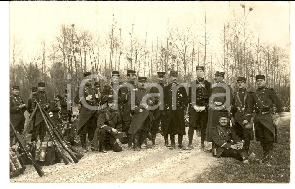 Fotografia d epoca originale 1915 ca WW1 FRANCE Soldats d infanterie campÃ©s dans un bois Photo carte postale 1