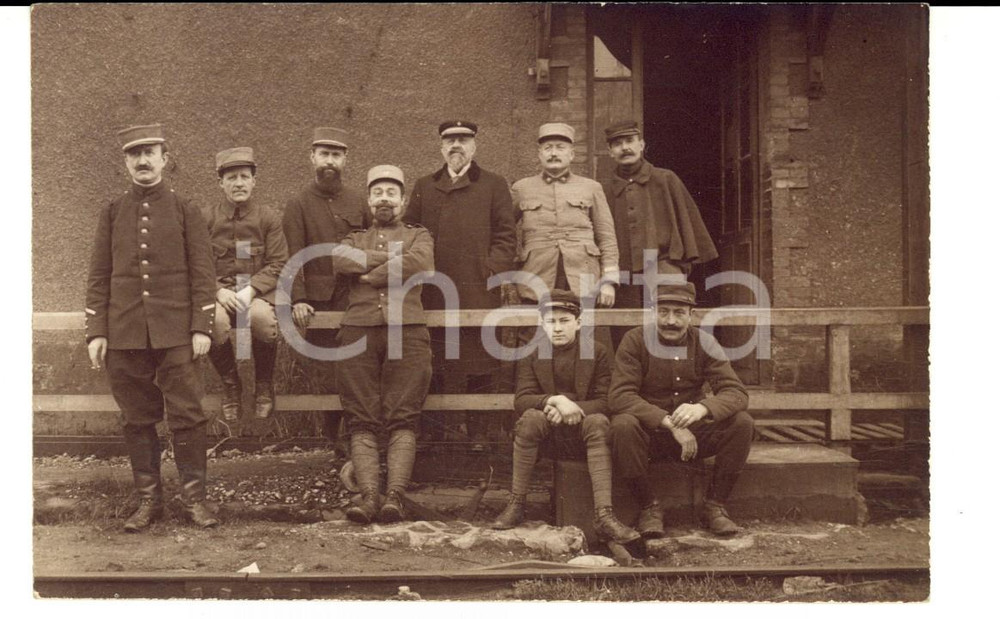 Fotografia d epoca originale 1915 ca WW1 FRANCE Officiers d infanterie posent avec un petit garÃ§on Photo 1