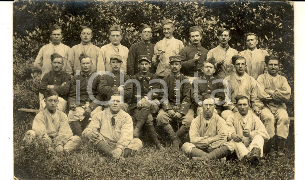Fotografia d epoca originale 1915 ca WW1 FRANCE Groupe de soldats 143e rÃ©giment Photo GUERRE carte postale 1