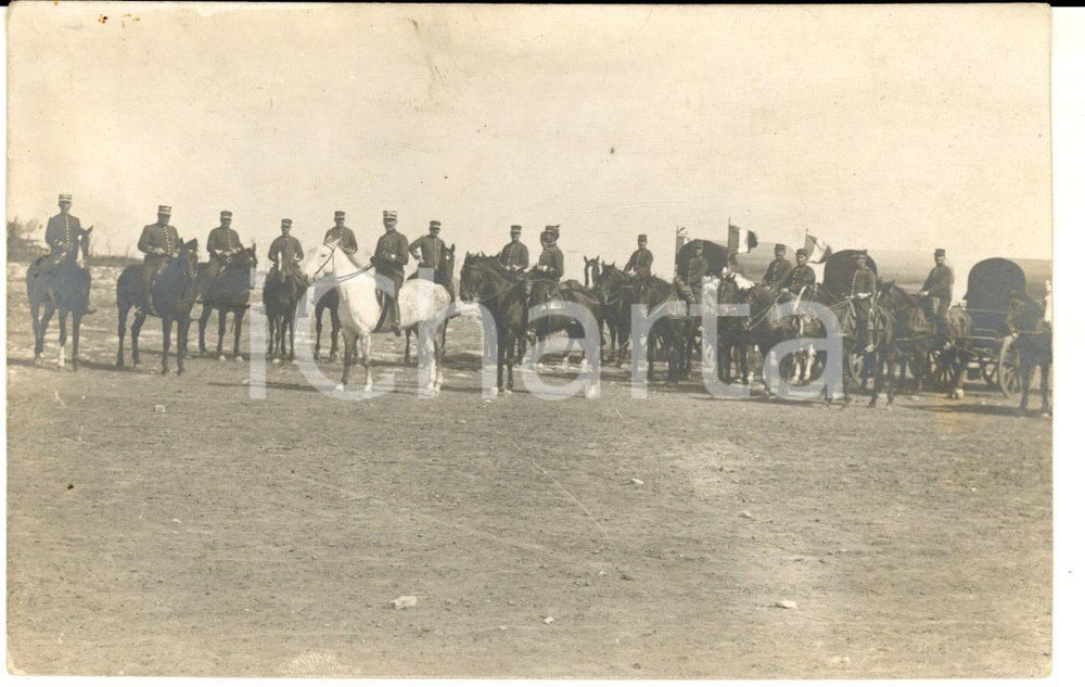 Fotografia d epoca originale 1915 WW1 FRANCE Gruppo di ufficiali a cavallo con carri al seguito Foto 1
