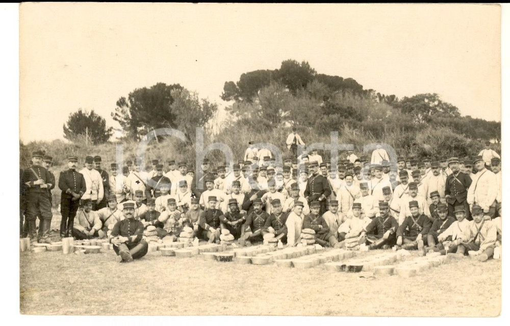 Fotografia d epoca originale 1910 ca NIMES F Soldati in addestramento posano con le gavette Foto FP 1
