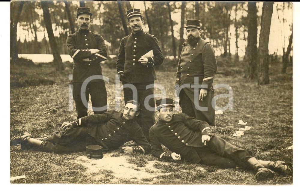 Fotografia d epoca originale 1920 ca FRANCE Officiers d infanterie posent en plein air Photo carte postale 1