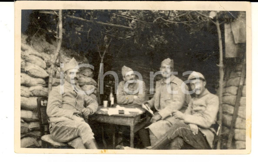 Fotografia d epoca originale 1915 ca WW1 FRANCE Gruppo di soldati apre la corrispondenza Fotografia FP 1