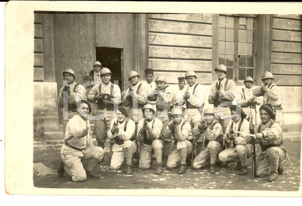 Fotografia d epoca originale 1915 ca WW1 FRANCIA Militari in posa pronti al tiro Foto cartolina postale 1