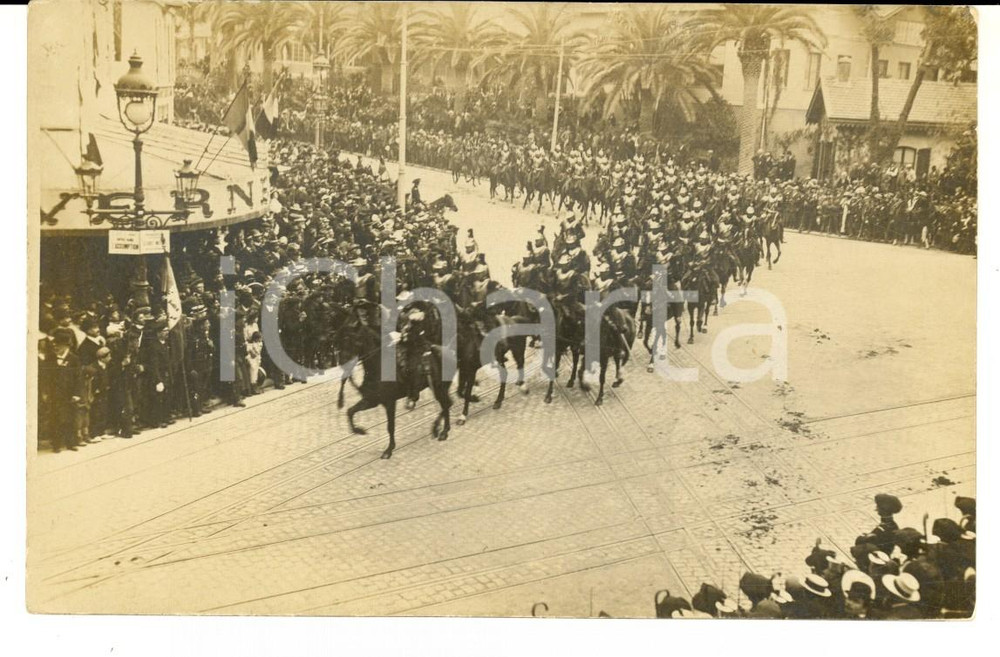 Fotografia d epoca originale 1915 ca FRANCE CÃ©rÃ©monie militaire et dÃ©filÃ© de chevalerie Photo carte postale 1