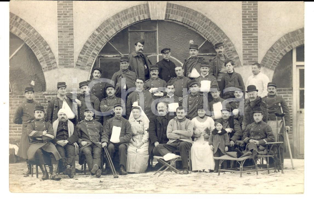 Fotografia d epoca originale 1915 ca WW1 MORTAGNE F Feriti in posa all ospedale militare Foto 1