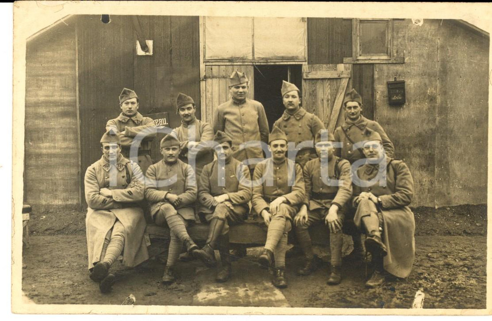 Fotografia d epoca originale 1915 ca WW1 FRANCIA Soldati del 127Â° Reggimento di fanteria davanti all ufficio 1