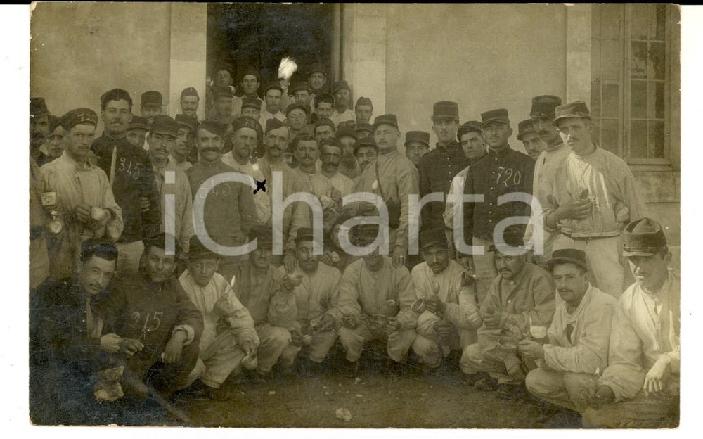 Fotografia d epoca originale 1910 TARASCON FRANCE Militari in addestramento pronti al brindisi Foto 1