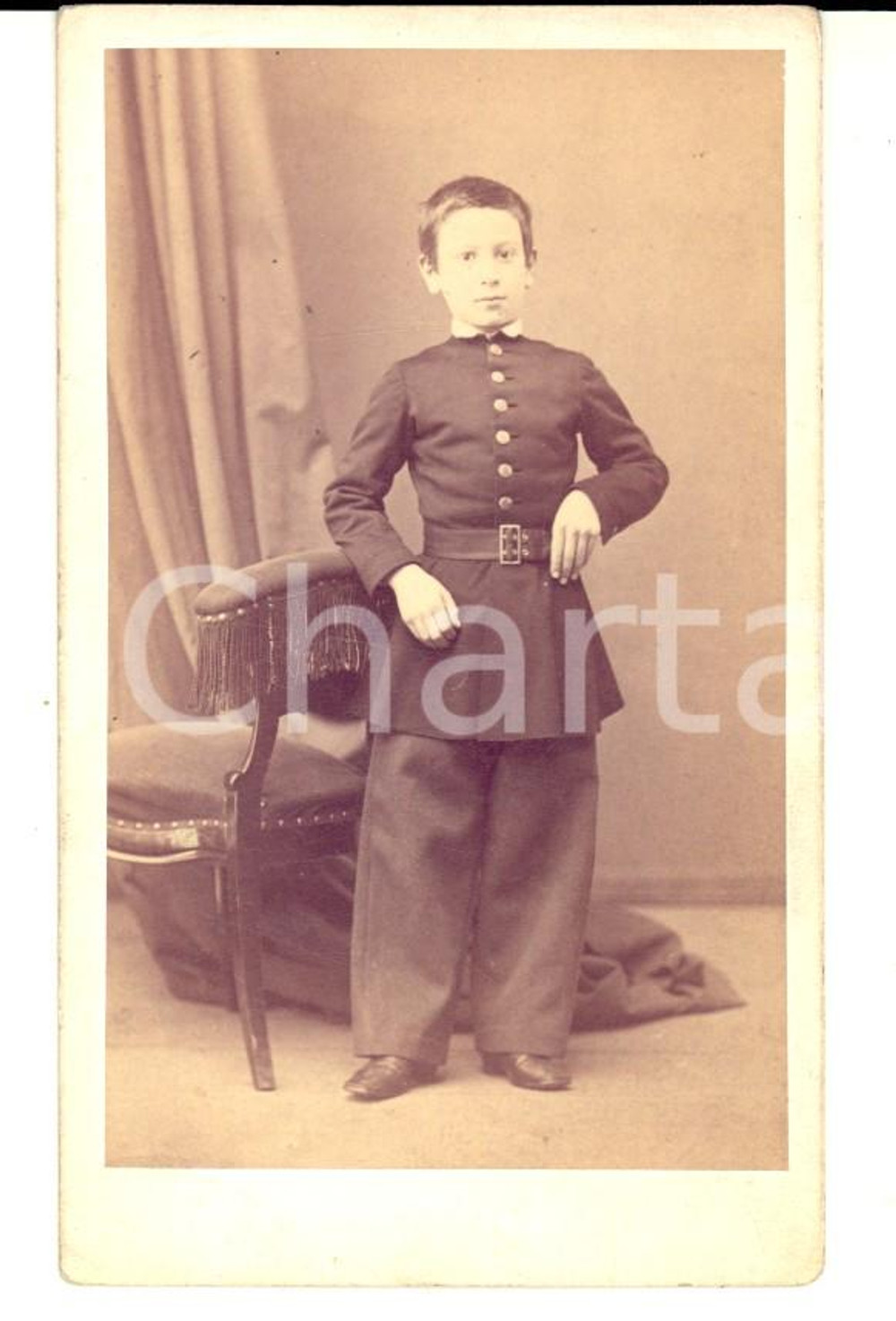 Fotografia d epoca originale 1870 ca TORINO Ritratto di bambino in divisa da collegiale Foto SCHEMBOCHE 1