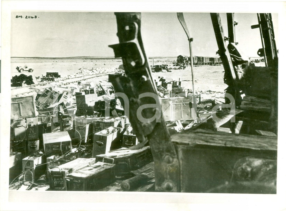 Fotografia d epoca originale 1942 RAF EL DABA EGITTO WW2 Italiani e tedeschi abbandonano mezzi e rifornimenti 1