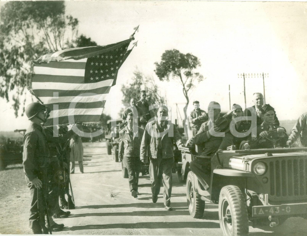 Fotografia d epoca originale 1943 CASABLANCA WW2 Franklin D. ROOSEVELT saluta truppe americane in NORD AFRICA 1