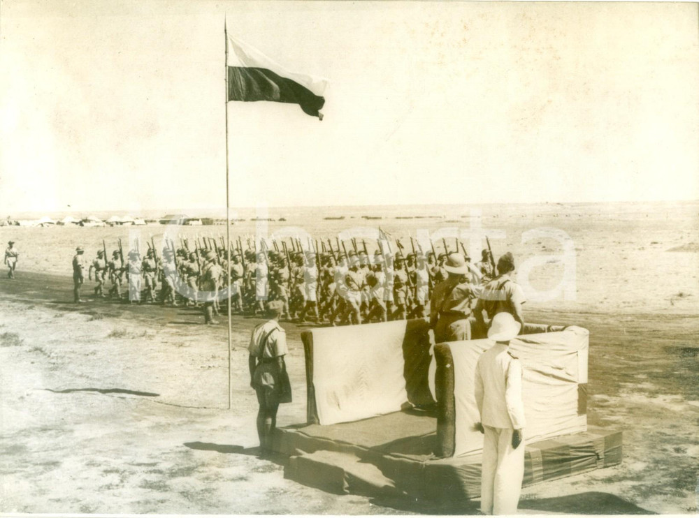 Fotografia d epoca originale 1941 IRAQ WW2 Generale Wladislaw SIKORSKI salute le truppe polacche FOTOGRAFIA 1