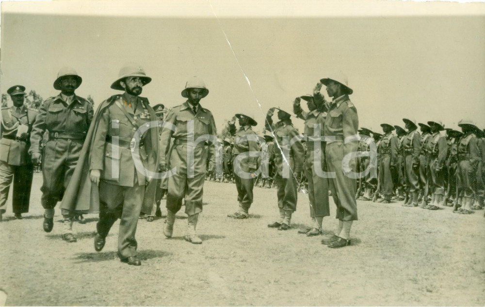 Documento originale, autentico 1945 ADDIS ABEBA HailÃ© SELASSIE  passa in rivista truppe etiopiche DANNEGGIATA 1