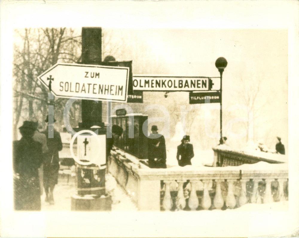 Fotografia d epoca originale 1942 OSLO NORVEGIA WW2 Croce a lutto per vittime GESTAPO a HOLMENKOLBANEN 1