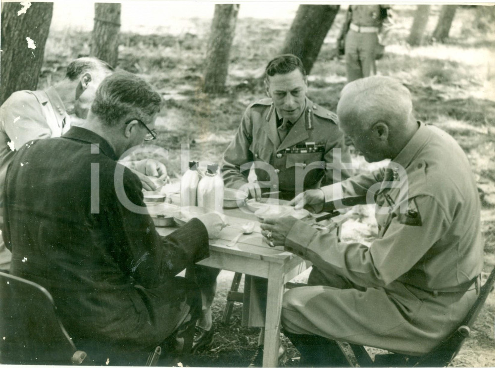 Fotografia d epoca originale 1943 CASABLANCA WW2 George VI pranza al campo con Gen. George PATTON e CLARK 1
