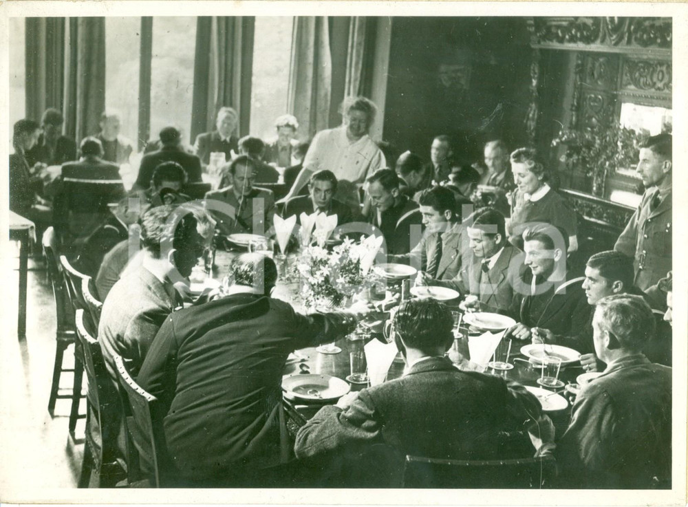 Fotografia d epoca originale 1942 FRANCIA WW2 Rifugiati francesi a pranzo nei centri d accoglienza Fotografia 1