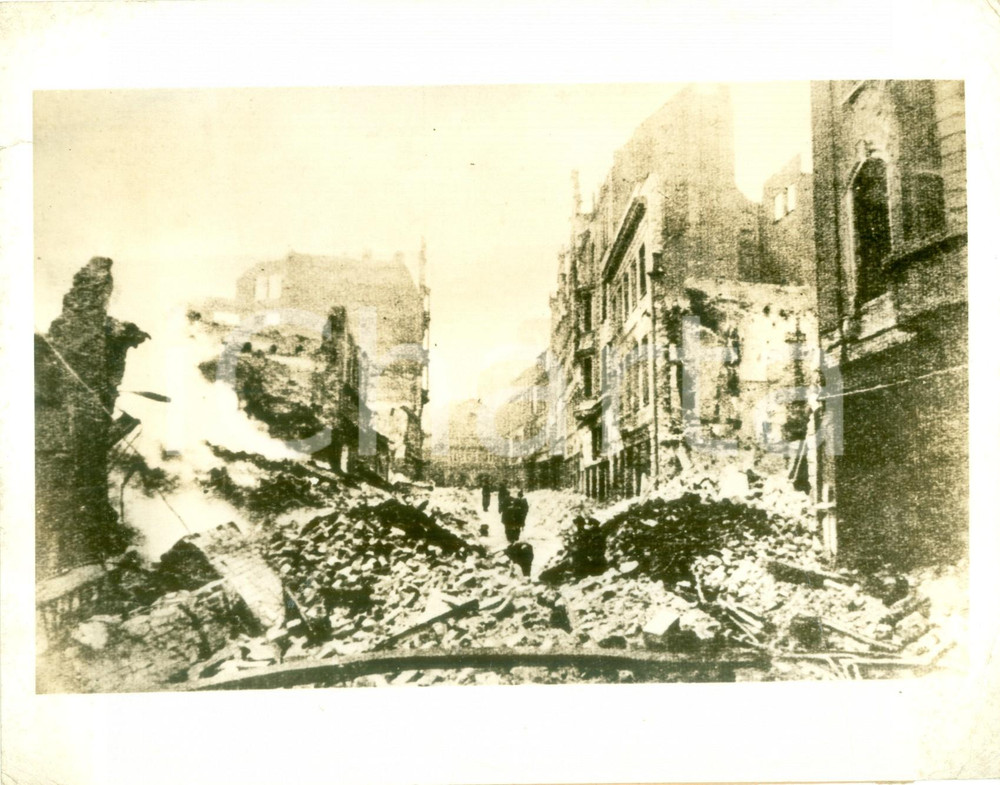 Fotografia d epoca originale 1942 LUBECCA GERMANIA WW2 CittÃ  distrutta da bombe della RAF Fotografia 1