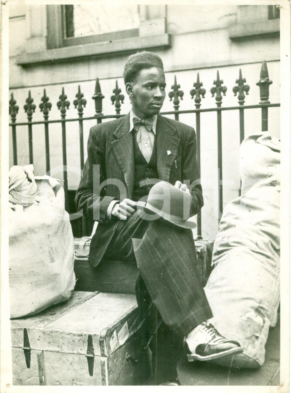 Fotografia d epoca originale 1942 FRANCIA WW2 Georges SHAUMIRI chauffeur rifugiato parte per INGHILTERRA Foto 1