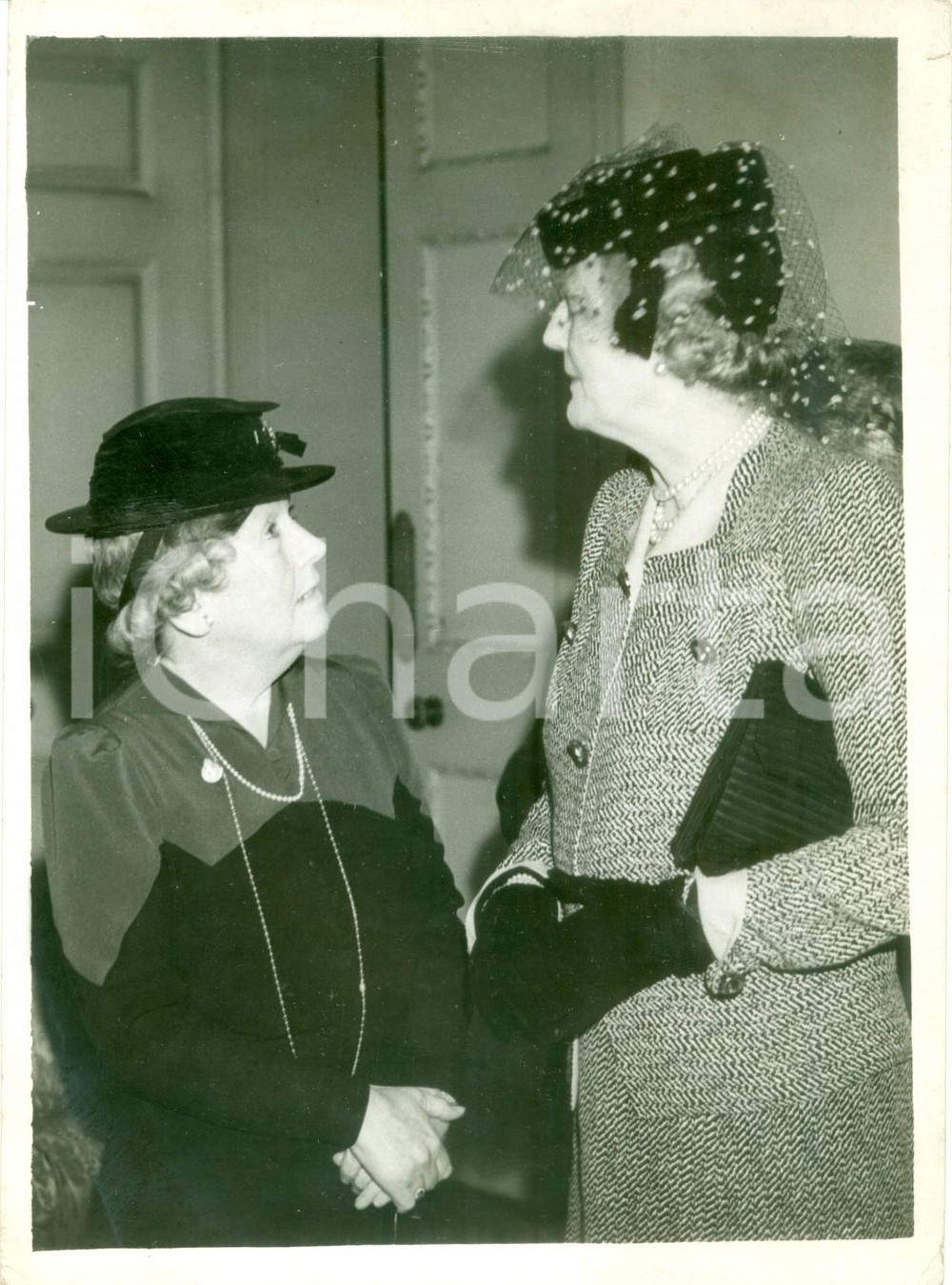 Fotografia d epoca originale 1942 LONDON WW2 Clementine CHURCHILL al ricevimento CHINA MEETING Mansion House 1