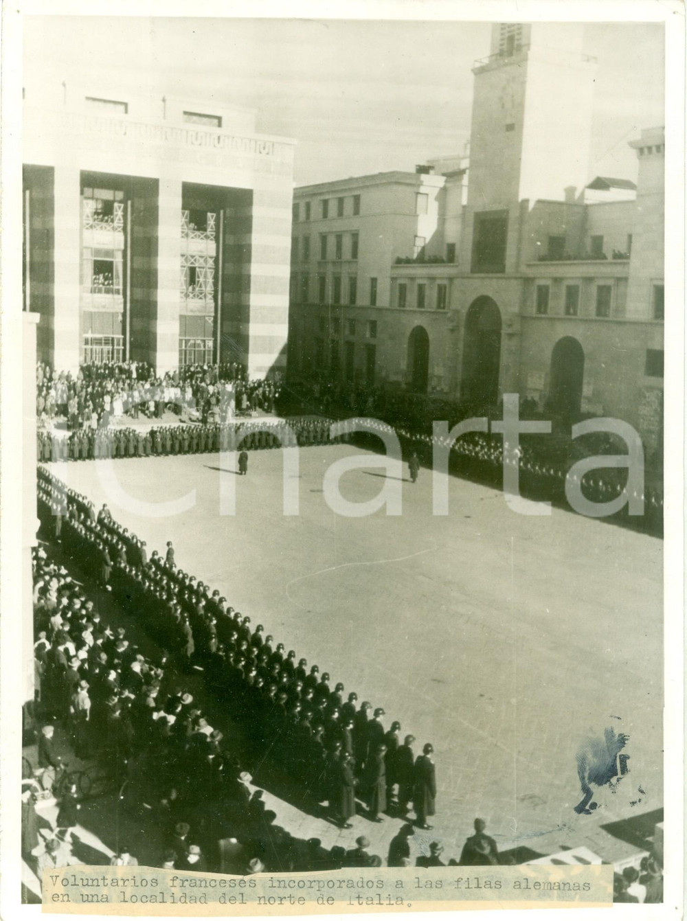 Fotografia d epoca originale 1943 BRESCIA RSI Volontari francesi schierati con tedeschi Piazza della VITTORIA 1