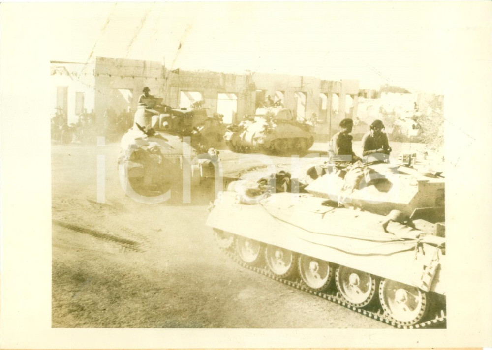 Fotografia d epoca originale 1942 MARSA MATROUH EGITTO WW2 Carri armati alleati entrano in cittÃ  FOTO 1