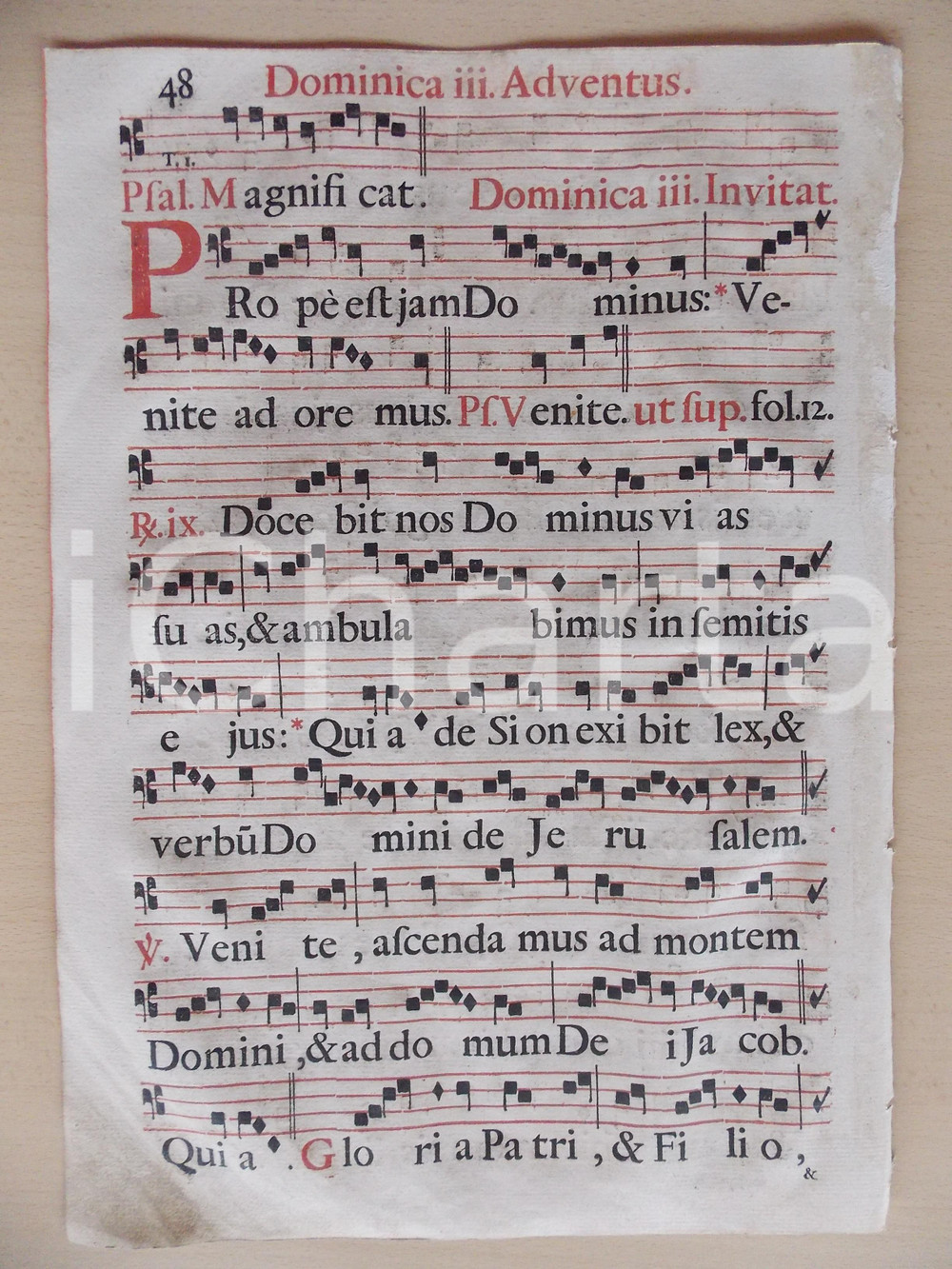 Libro, pubblicazione d epoca 1700 ca ANTIFONARIO ROMANO Pagina canti in rosso e nero III domenica AVVENTO 1