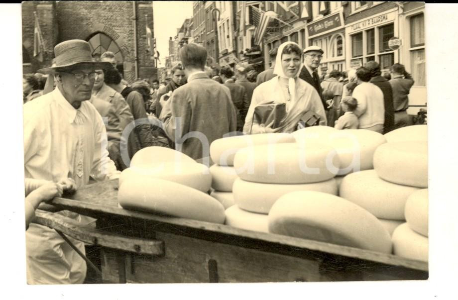 Fotografia d epoca originale 1950 ca ALKMAAR NL Carretto al tradizionale mercato dei formaggi Foto 10x6 1