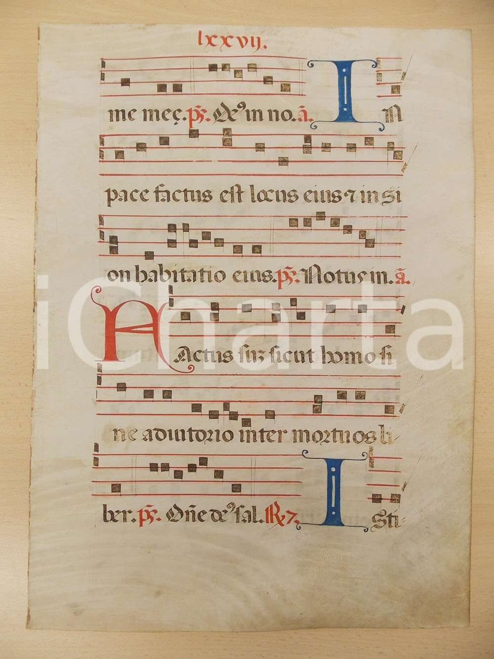 Libro, pubblicazione d epoca 1600 ca ANTIFONARIO ROMANO Pergamena manoscritta rosso nero blu Salmo IN PACE 1