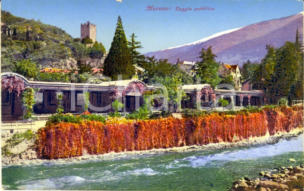 Cartolina originale da collezione 1935 ca MERANO BZ La Loggia pubblica davanti al fiume ADIGE Cartolina FP NV 1