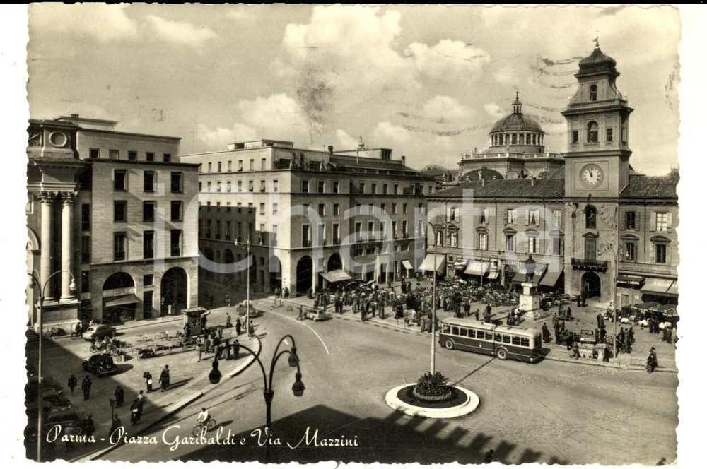 Cartolina originale da collezione 1956 PARMA Piazza GARIBALDI e via MAZZINI Animata con filobus FG VG 1