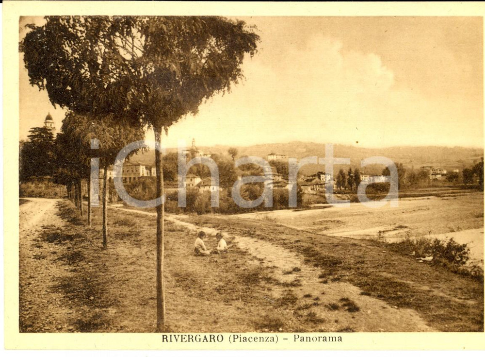 Cartolina originale da collezione 1940 ca RIVERGARO PC Panorama del paese con bambini Cartolina 2 1