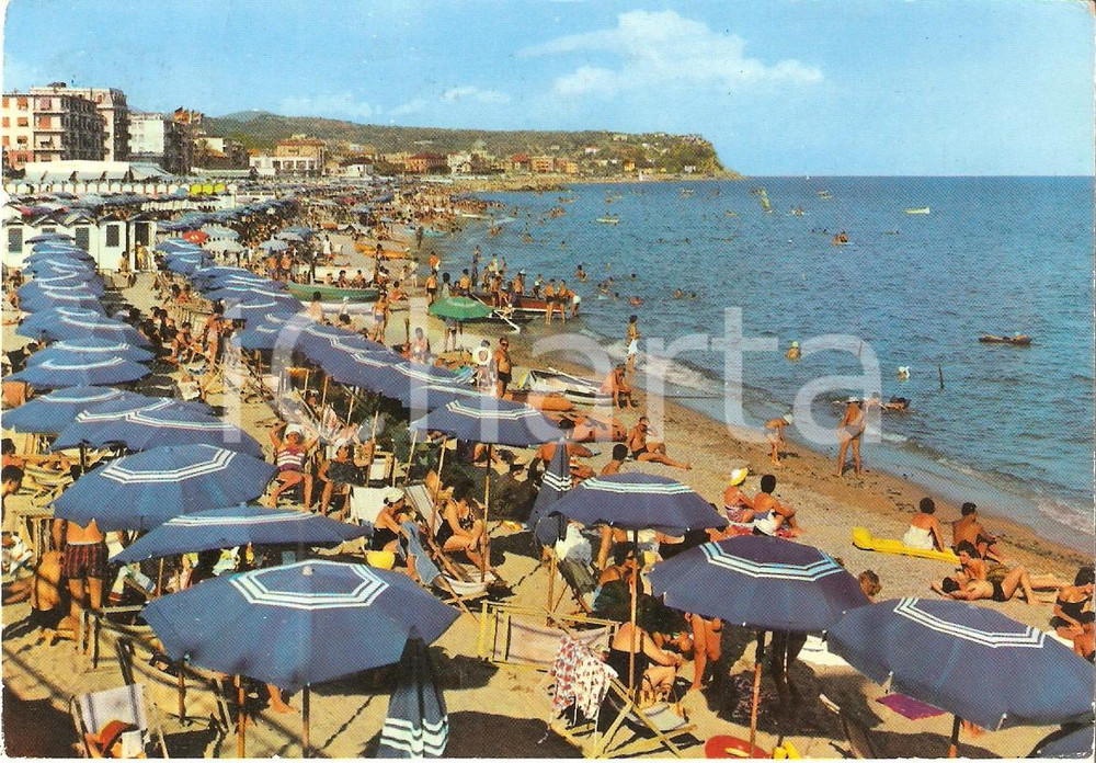 Cartolina originale da collezione 1966 ALBISSOLA SV Spiaggia con bagnanti Cartolina FG VG 1