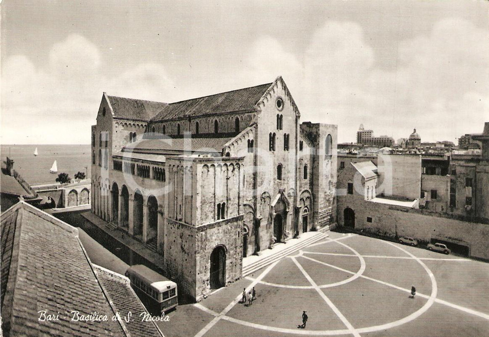 Cartolina originale da collezione 1963 BARI Torpedone in piazza Basilicia SAN NICOLA Cartolina ANIMATA FG NV 1