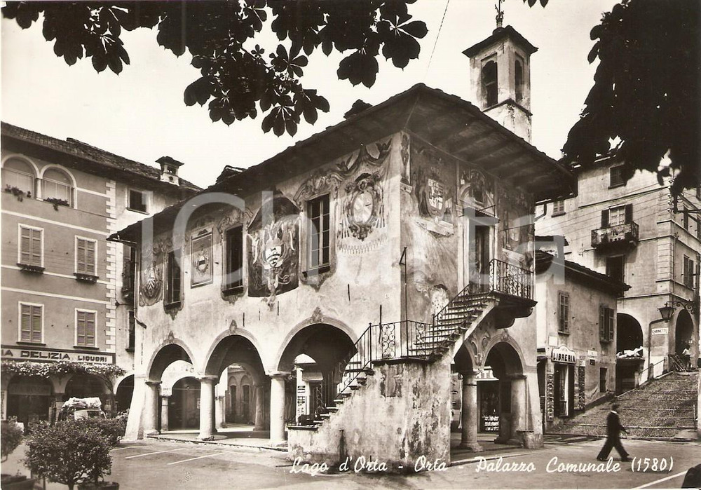Cartolina originale da collezione 1955 ca ORTA NO Palazzo Comunale ANIMATA Cartolina FG NV 1