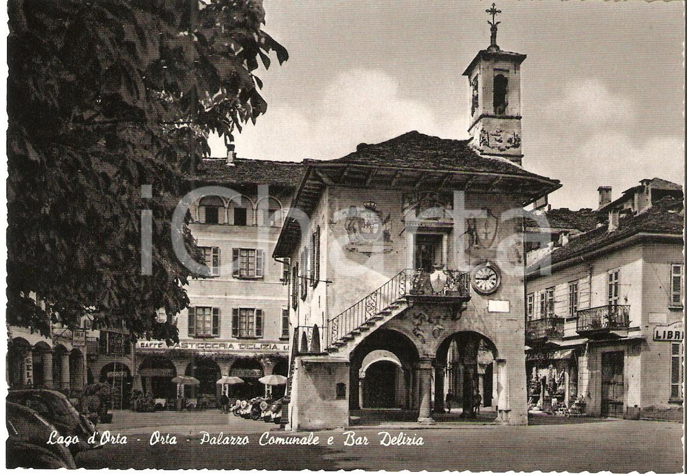 Cartolina originale da collezione 1955 ca ORTA NO Palazzo Comunale e BAR DELIZIA Cartolina FG NV 1