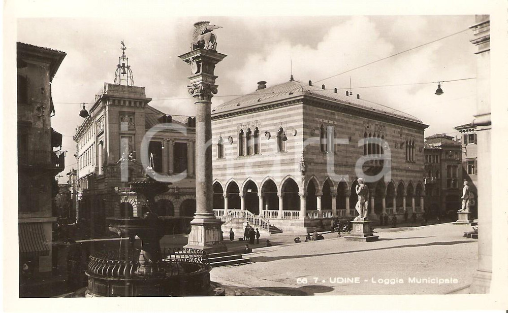 Cartolina originale da collezione 1950 ca UDINE Panorama con Loggia Municipale ANIMATA Cartolina FP NV 1
