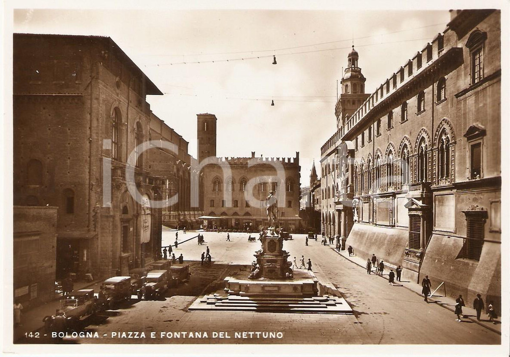 Cartolina originale da collezione 1950 ca BOLOGNA Piazza e Fontana del Nettuno Cartolina ANIMATA FG NV 1