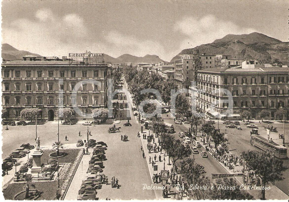 Cartolina originale da collezione 1960 PALERMO Via LibertÃ  e Piazza Castelnuovo ANIMATA Cartolina FG VG 1