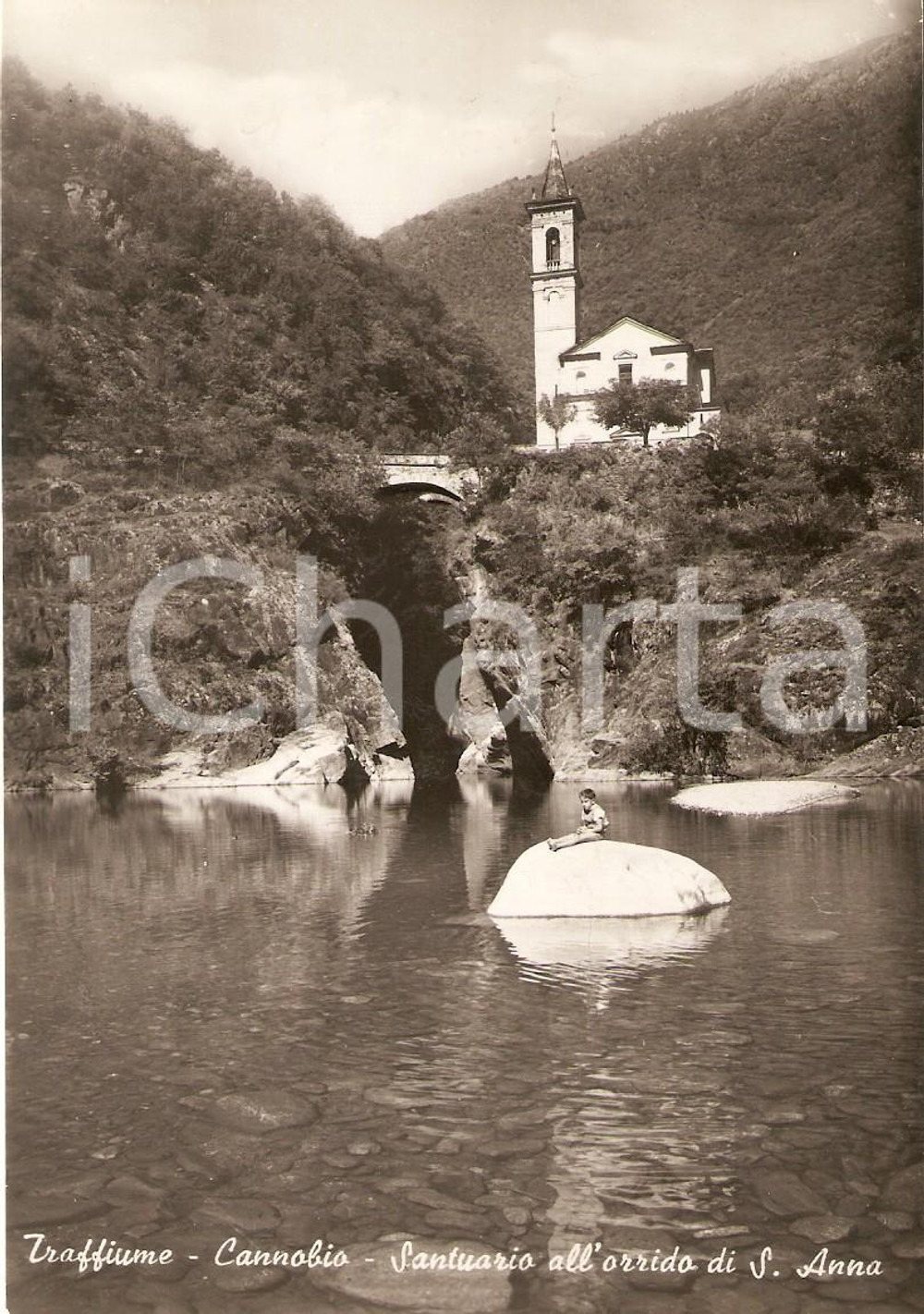 Cartolina originale da collezione 1956 CANNOBIO  TRAFFIUME VB Bambino su sasso a Orrido di SANT ANNA Cartolina 1